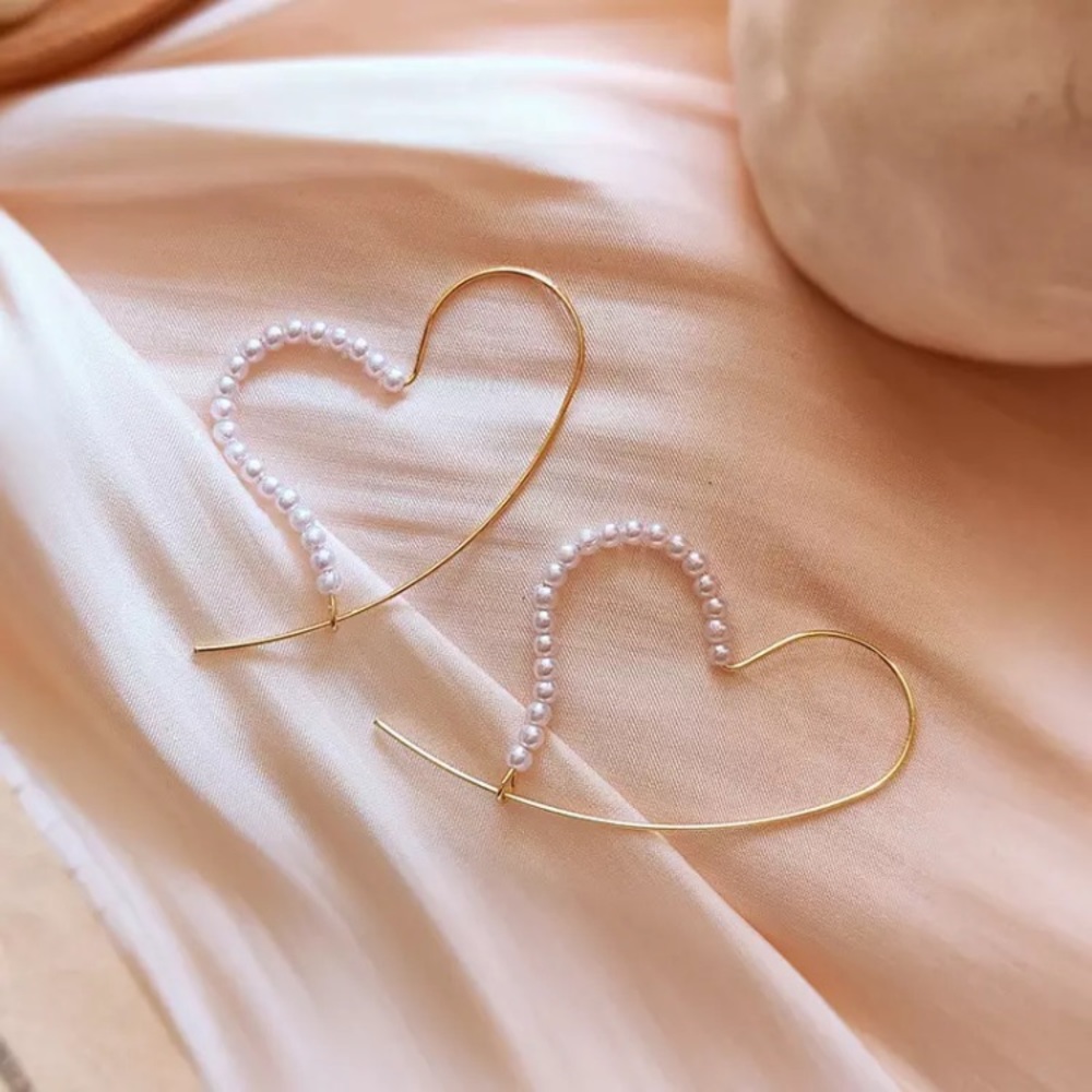 “Queen of Hearts” Pearl Hoop Dainty Retro Earrings - Picture 11 of 12